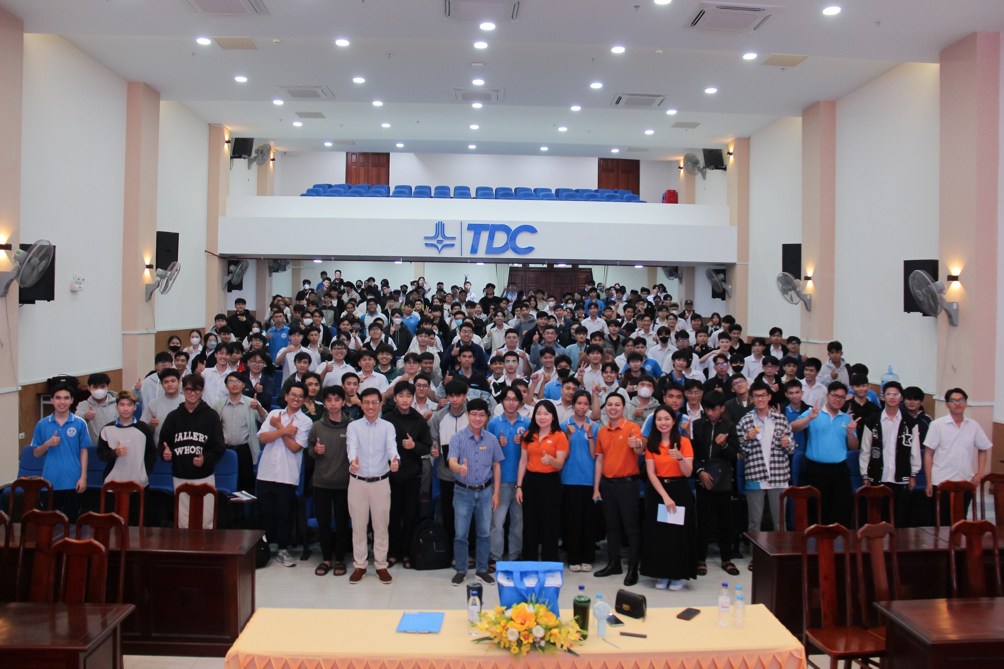 Sinh viên Khoa Công nghệ thông tin tham gia Workshop với chủ đề “Chinh phục nhà tuyển dụng và cơ hội nghề nghiệp”